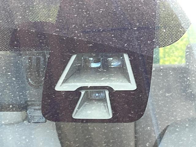 デイズ Ｊ　禁煙車　エマージェンシーブレーキ　踏み間違い防止アシスト　純正ＣＤオーディオ　キーレス　オート電動格納ドアミラー　プライバシーガラス　運転席アームレスト　ＡＵＸ接続（3枚目）