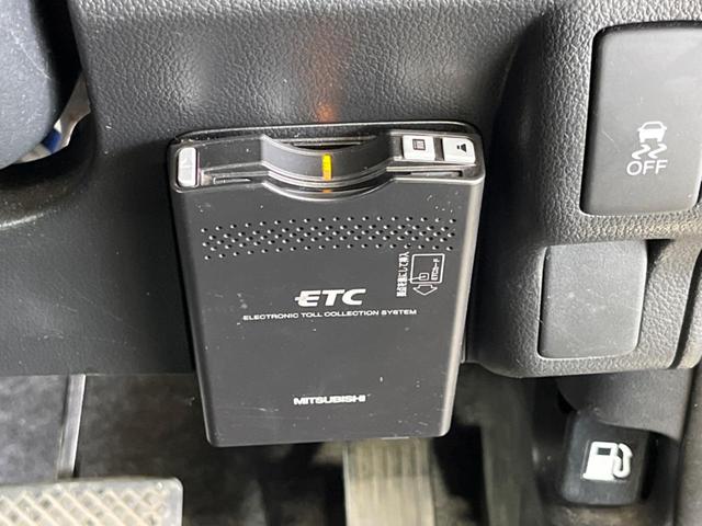 N-BOX G ターボSSパッケージ 禁煙車 8型ナビフルセグ 両側電動ドア バックカメラ HIDヘッド 純正14インチAW 黒内装 ETC Bluetooth スマートキー オートライト オートエアコン 革巻ステアリング パドルシフト(7枚目)