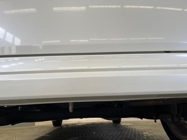 N-BOX G ターボSSパッケージ 禁煙車 8型ナビフルセグ 両側電動ドア バックカメラ HIDヘッド 純正14インチAW 黒内装 ETC Bluetooth スマートキー オートライト オートエアコン 革巻ステアリング パドルシフト(18枚目)