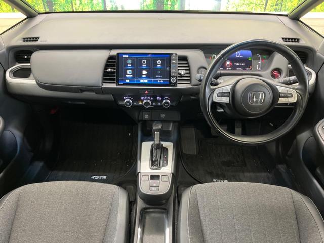 フィット ｅ：ＨＥＶホーム　禁煙車　純正９型ナビＴＶ　バックカメラ　ホンダセンシング　ＬＥＤヘッド　純正ＯＰ１６インチＡＷ　アダプティブクルーズ　パーキングセンサ　半革シート　ＥＴＣ　Ｂｌｕｅｔｏｏｔｈ　革巻ステアリング（2枚目）