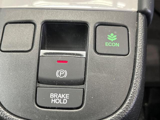 フィット ｅ：ＨＥＶホーム　禁煙車　純正９型ナビＴＶ　バックカメラ　ホンダセンシング　ＬＥＤヘッド　純正ＯＰ１６インチＡＷ　アダプティブクルーズ　パーキングセンサ　半革シート　ＥＴＣ　Ｂｌｕｅｔｏｏｔｈ　革巻ステアリング（7枚目）