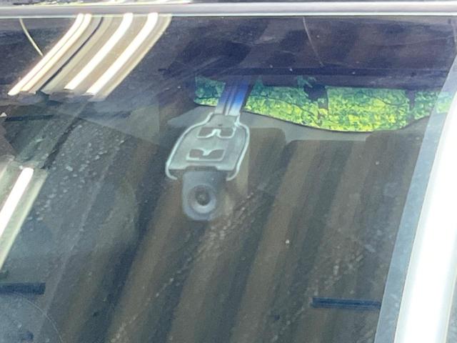 フィット ｅ：ＨＥＶホーム　禁煙車　純正９型ナビＴＶ　バックカメラ　ホンダセンシング　ＬＥＤヘッド　純正ＯＰ１６インチＡＷ　アダプティブクルーズ　パーキングセンサ　半革シート　ＥＴＣ　Ｂｌｕｅｔｏｏｔｈ　革巻ステアリング（8枚目）