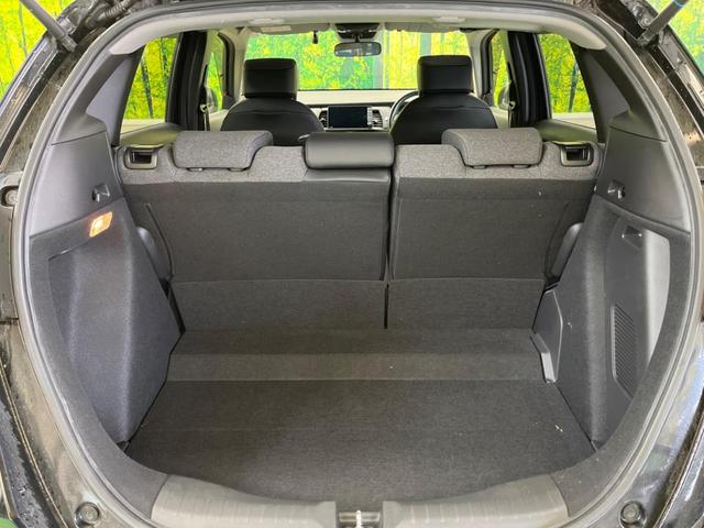 フィット ｅ：ＨＥＶホーム　禁煙車　純正９型ナビＴＶ　バックカメラ　ホンダセンシング　ＬＥＤヘッド　純正ＯＰ１６インチＡＷ　アダプティブクルーズ　パーキングセンサ　半革シート　ＥＴＣ　Ｂｌｕｅｔｏｏｔｈ　革巻ステアリング（11枚目）