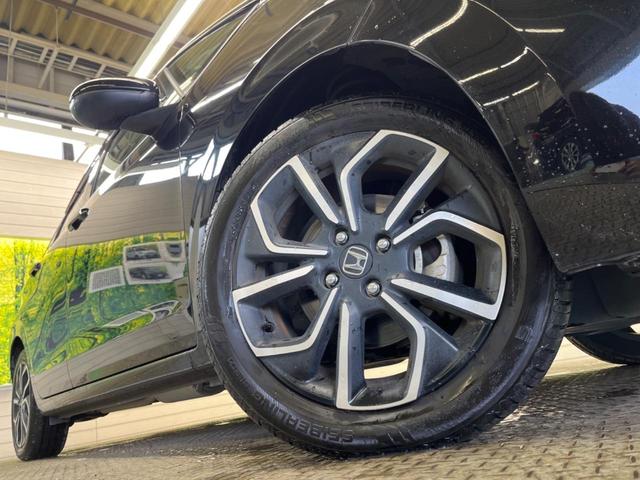 フィット ｅ：ＨＥＶホーム　禁煙車　純正９型ナビＴＶ　バックカメラ　ホンダセンシング　ＬＥＤヘッド　純正ＯＰ１６インチＡＷ　アダプティブクルーズ　パーキングセンサ　半革シート　ＥＴＣ　Ｂｌｕｅｔｏｏｔｈ　革巻ステアリング（13枚目）