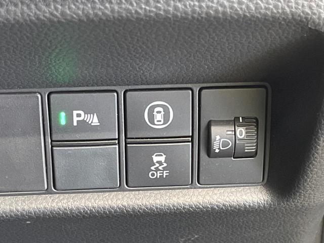 フィット ｅ：ＨＥＶホーム　禁煙車　純正９型ナビＴＶ　バックカメラ　ホンダセンシング　ＬＥＤヘッド　純正ＯＰ１６インチＡＷ　アダプティブクルーズ　パーキングセンサ　半革シート　ＥＴＣ　Ｂｌｕｅｔｏｏｔｈ　革巻ステアリング（26枚目）