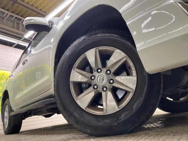 �y�����P�V�C���`�A���~�z�C�[���z�O�ςɃ}�b�`���������A���~�z�C�[���𑕒����Ă���܂��B�e��ЊO�A���~�z�C�[����A�X�^�b�h���X�^�C�����戵�����Ă���܂��B���񂲑��k����������