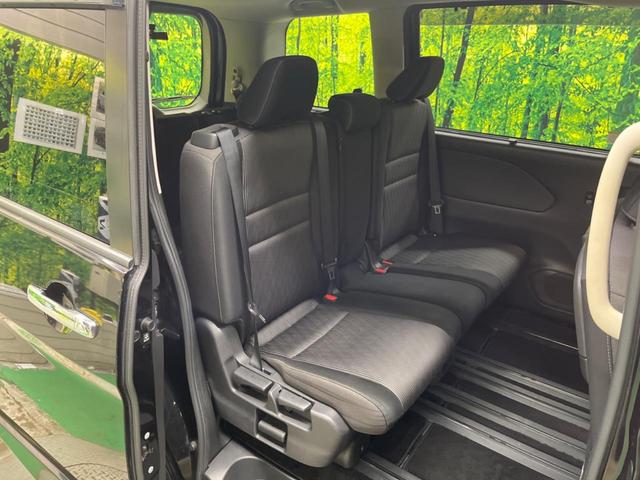 セレナ ハイウェイスターＶ　セーフティパックＢ　純正１０型ナビＴＶ　純正１１型後席モニター　アラウンドビューモニタ　両側ハンズフリー電動ドア　衝突被害軽減　プロパイロット　アダプティブＬＥＤヘッド　ブルーレイ再生　ＥＴＣ（12枚目）