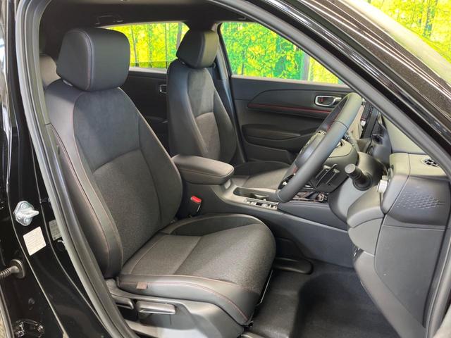 ヴェゼル ｅ：ＨＥＶ　ＲＳ　登録済未使用車　レーダークルーズ　純正９型ナビＴＶ　全周囲カメラ　衝突被害軽減　ブラインドスポットモニター　ハンズフリーパワーバックドア　ＬＥＤヘッド　オートハイビーム　シートヒーター　置くだけ充電（11枚目）