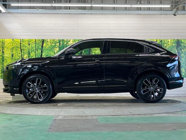 ヴェゼル ｅ：ＨＥＶ　ＲＳ　登録済未使用車　レーダークルーズ　純正９型ナビＴＶ　全周囲カメラ　衝突被害軽減　ブラインドスポットモニター　ハンズフリーパワーバックドア　ＬＥＤヘッド　オートハイビーム　シートヒーター　置くだけ充電（27枚目）