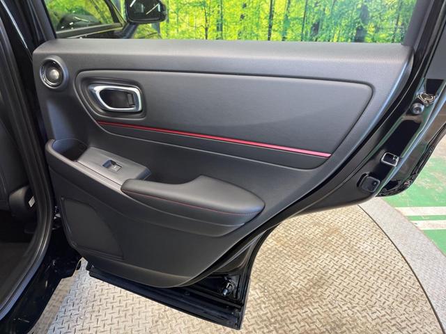 ヴェゼル ｅ：ＨＥＶ　ＲＳ　登録済未使用車　レーダークルーズ　純正９型ナビＴＶ　全周囲カメラ　衝突被害軽減　ブラインドスポットモニター　ハンズフリーパワーバックドア　ＬＥＤヘッド　オートハイビーム　シートヒーター　置くだけ充電（37枚目）