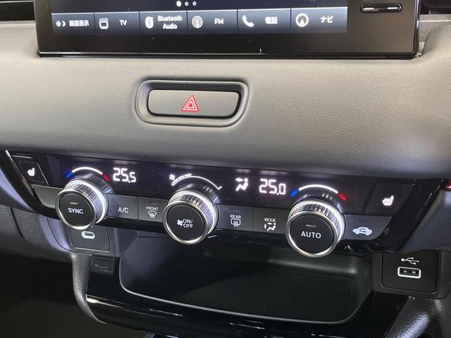 ヴェゼル ｅ：ＨＥＶ　ＲＳ　登録済未使用車　レーダークルーズ　純正９型ナビＴＶ　全周囲カメラ　衝突被害軽減　ブラインドスポットモニター　ハンズフリーパワーバックドア　ＬＥＤヘッド　オートハイビーム　シートヒーター　置くだけ充電（50枚目）