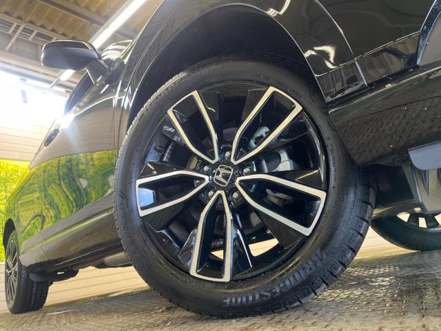 ヴェゼル ｅ：ＨＥＶ　Ｚ　禁煙車　純正８型ディスプレイ　バックカメラ　ホンダセンシング　渋滞追従アダプティブクルーズ　純正１８インチＡＷ　半革シート　シートヒーター　ハンズフリー電動バックドア　ＡｐｐｌｅＣａｒＰｌａｙ　ＥＴＣ（13枚目）