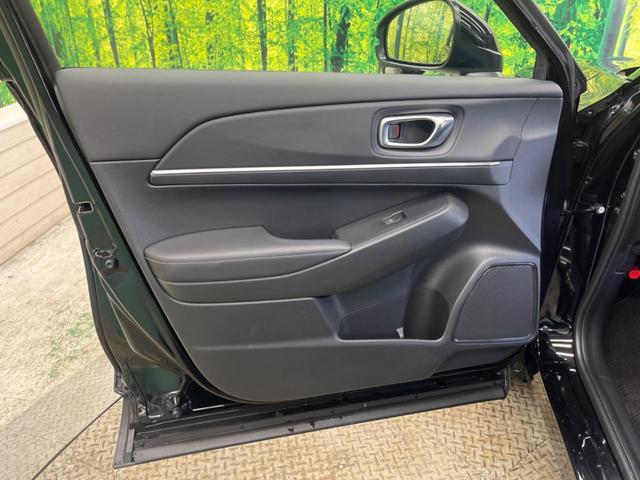 ヴェゼル ｅ：ＨＥＶ　Ｚ　禁煙車　純正８型ディスプレイ　バックカメラ　ホンダセンシング　渋滞追従アダプティブクルーズ　純正１８インチＡＷ　半革シート　シートヒーター　ハンズフリー電動バックドア　ＡｐｐｌｅＣａｒＰｌａｙ　ＥＴＣ（41枚目）