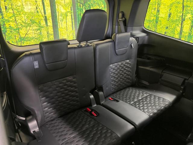 ヴォクシー ハイブリッドＳ－Ｚ　快適利便ＰＫＧ　禁煙車　純正１０．５型ナビＴＶ　純正１４型後席モニター　三眼ＬＥＤ　パノラミックビューモニタ　ブラインドスポットモニタ　前中列シートヒーター　電動バックドア　後席オットマン　ＤＶＤ再生（11枚目）