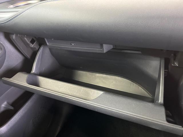 ヴォクシー ハイブリッドＳ－Ｚ　快適利便ＰＫＧ　禁煙車　純正１０．５型ナビＴＶ　純正１４型後席モニター　三眼ＬＥＤ　パノラミックビューモニタ　ブラインドスポットモニタ　前中列シートヒーター　電動バックドア　後席オットマン　ＤＶＤ再生（53枚目）