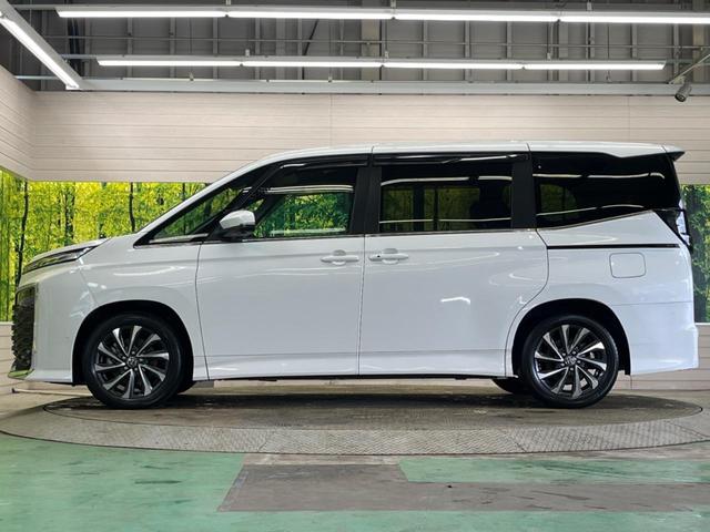 ヴォクシー ハイブリッドＳ－Ｚ　快適利便ＰＫＧ　禁煙車　純正１０．５型ナビＴＶ　純正１４型後席モニター　三眼ＬＥＤ　パノラミックビューモニタ　ブラインドスポットモニタ　前中列シートヒーター　電動バックドア　後席オットマン　ＤＶＤ再生（57枚目）