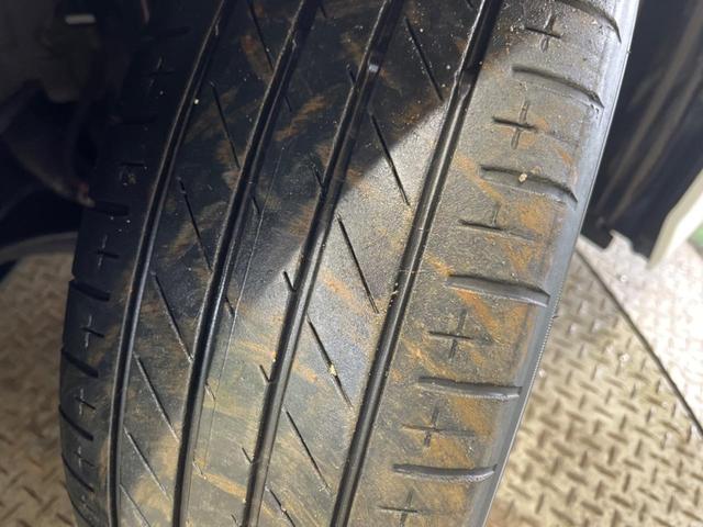 ヴォクシー ハイブリッドＳ－Ｚ　快適利便ＰＫＧ　禁煙車　純正１０．５型ナビＴＶ　純正１４型後席モニター　三眼ＬＥＤ　パノラミックビューモニタ　ブラインドスポットモニタ　前中列シートヒーター　電動バックドア　後席オットマン　ＤＶＤ再生（64枚目）