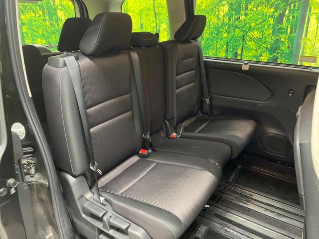セレナ ハイウェイスター　Ｖセレクション　禁煙車　ナビフルセグ　フリップダウンモニター　アラウンドビューモニタ　プロパイロット　両側ハンズフリー電動ドア　エマージェンシーブレーキ　ＬＥＤヘッド　純正１６インチＡＷ　後席オートエアコン　ＥＴＣ（11枚目）
