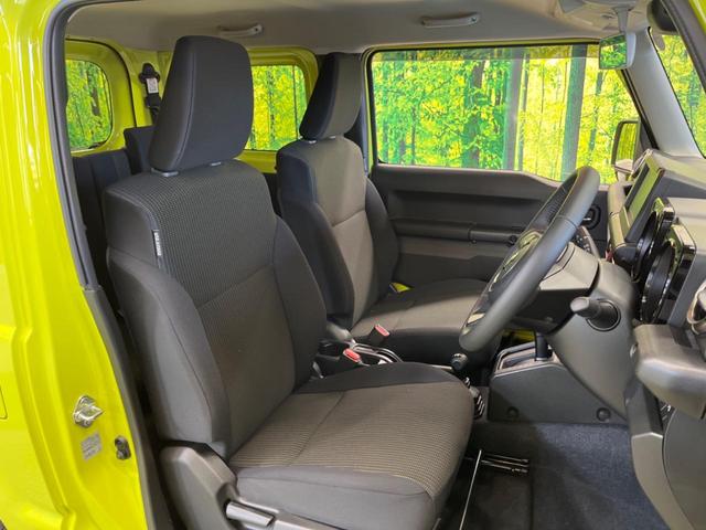 ジムニー ＸＣ　４ＷＤ　禁煙車　セーフティサポート　２トーンカラー　クルーズコントロール　ＬＥＤヘッド　シートヒーター　クリアランスソナー　スマートキー　オートマチックハイビーム　純正革巻ハンドル　純正１６インチＡＷ（8枚目）