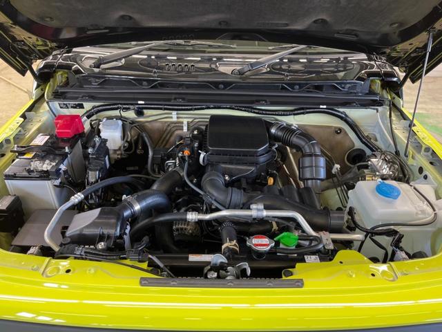 ジムニー ＸＣ　４ＷＤ　禁煙車　セーフティサポート　２トーンカラー　クルーズコントロール　ＬＥＤヘッド　シートヒーター　クリアランスソナー　スマートキー　オートマチックハイビーム　純正革巻ハンドル　純正１６インチＡＷ（18枚目）