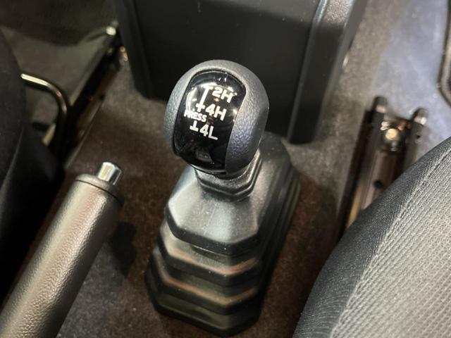 ジムニー ＸＣ　４ＷＤ　禁煙車　セーフティサポート　２トーンカラー　クルーズコントロール　ＬＥＤヘッド　シートヒーター　クリアランスソナー　スマートキー　オートマチックハイビーム　純正革巻ハンドル　純正１６インチＡＷ（45枚目）