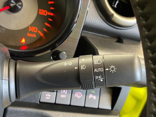 ジムニー ＸＣ　４ＷＤ　禁煙車　セーフティサポート　２トーンカラー　クルーズコントロール　ＬＥＤヘッド　シートヒーター　クリアランスソナー　スマートキー　オートマチックハイビーム　純正革巻ハンドル　純正１６インチＡＷ（51枚目）