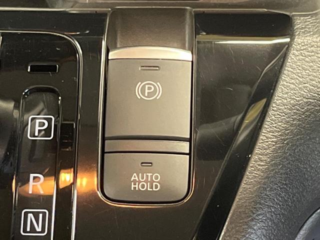 �y�I�[�g�u���[�L�z�[���h�z�M���҂���a�؂Œ�Ԏ��Ƀu���[�L���瑫�𗣂��Ă��A��~��Ԃ�ێ����Ă���܂��B�O�i����Ƃ��̓A�N�Z���𓥂߂Ύ����ŉ��������̂ň��S��X���^�]���y�ɂȂ�܂���