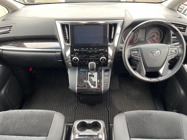アルファード ２．５Ｓ　禁煙車　８人乗　純正９型ディスプレイＴＶ　純正１２型後席モニター　両側電動ドア　バックカメラ　セーフティセンス　レーダークルーズ　インテリジェントクリアランスソナー　ＥＴＣ　ＤＶＤ再生（2枚目）