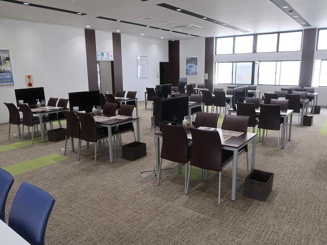 ワゴンＲスティングレー Ｘ　禁煙車　ＨＩＤヘッド　純正１４インチＡＷ　スマートキー　オートエアコン　ＥＴＣ　エネチャージ　革巻ステアリング　電動格納ドアミラー　アイドリングストップ　ＣＤオーディオ　ＵＳＢ／ＡＵＸ接続（73枚目）