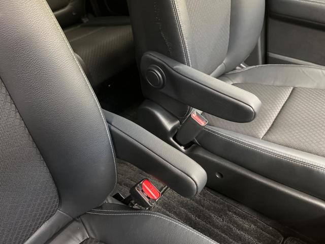 フリード＋ハイブリッド ハイブリッドＧ・ホンダセンシング　Ｓパッケージ　禁煙車　純正ナビフルセグ　両側電動ドア　バックカメラ　アダプティブクルーズ　ＬＥＤヘッド　純正ＯＰ１５インチＡＷ　半革シート　革巻ステアリング　ＥＴＣ　Ｂｌｕｅｔｏｏｔｈ　ＤＶＤ再生（32枚目）