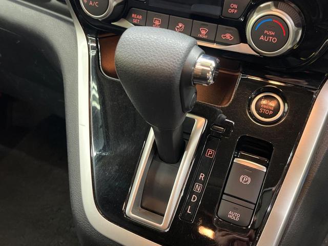 セレナ ハイウェイスター VセレクションII セーフティパックB 禁煙車 純正9型ナビTV 純正11型後席モニター アラウンドビューモニタ 両側ハンズフリー電動ドア プロパイロット 電動パーキングブレーキ 後席オートエアコン ブルーレイ再生(22枚目)