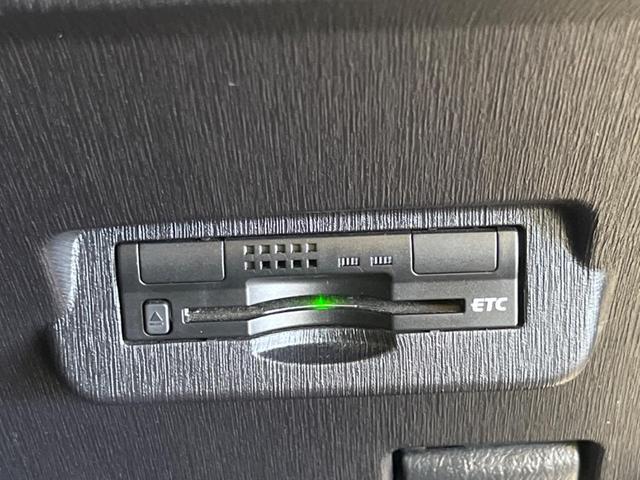 プリウスアルファ Ｓツーリングセレクション　禁煙車　純正ナビフルセグ　バックカメラ　ＬＥＤヘッド　純正１７インチＡＷ　スマートキー　オートエアコン　ＥＴＣ　Ｂｌｕｅｔｏｏｔｈ　ＬＥＤフォグ　革巻ステアリング　６スピーカー　ＤＶＤ再生（6枚目）
