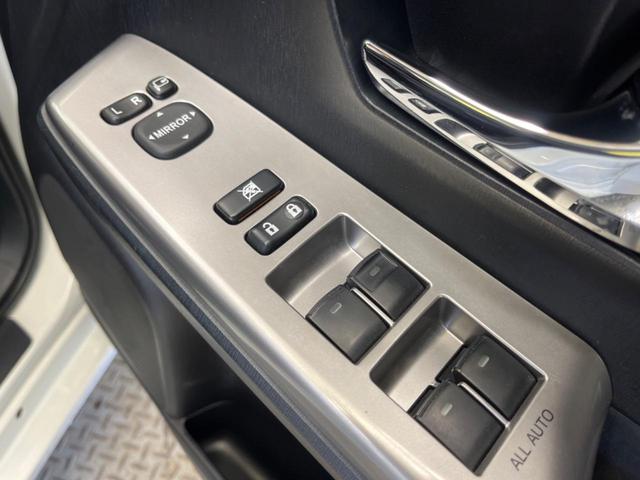 プリウスアルファ Ｓツーリングセレクション　禁煙車　純正ナビフルセグ　バックカメラ　ＬＥＤヘッド　純正１７インチＡＷ　スマートキー　オートエアコン　ＥＴＣ　Ｂｌｕｅｔｏｏｔｈ　ＬＥＤフォグ　革巻ステアリング　６スピーカー　ＤＶＤ再生（32枚目）