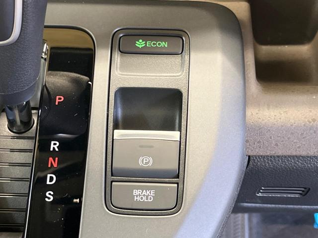 フリード エアー　ＥＸ　登録済未使用車　７人乗　ホンダセンシング　渋滞追従アダプティブクルーズ　パーキングセンサ　両側電動ドア　ＬＥＤヘッド　純正１５インチＡＷ　半革シート　シートヒーター　リアクーラー　革巻ステアリング（50枚目）