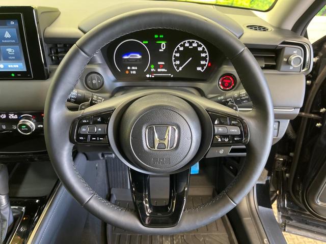 ヴェゼル ｅ：ＨＥＶ　Ｚ　禁煙車　純正８型ディスプレイオーディオ　バックカメラ　ホンダセンシング　渋滞追従アダプティブクルーズ　ハンズフリー電動バックドア　半革シート　シートヒーター　ＡｐｐｌｅＣａｒＰｌａｙ　ＥＴＣ（5枚目）