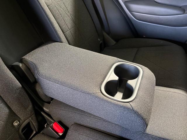 ヴェゼル ｅ：ＨＥＶ　Ｘ　禁煙車　９型コネクトナビＴＶ　バックカメラ　ホンダセンシング　渋滞追従アダプティブクルーズ　ＬＥＤヘッド　純正１６インチＡＷ　ＡｐｐｌｅＣａｒＰｌａｙ　ＥＴＣ２．０　パーキングセンサ　オートハイビーム（30枚目）