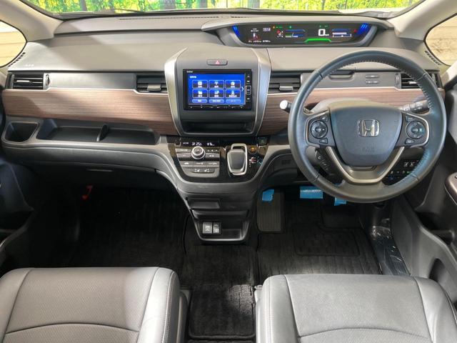 フリードハイブリッド ハイブリッド・クロスター　禁煙車　純正ナビフルセグ　両側電動ドア　バックカメラ　ホンダセンシング　アダプティブクルーズ　ＬＥＤヘッド　純正１５インチＡＷ　半革シート　ルーフレール　シートヒーター　ＥＴＣ　Ｂｌｕｅｔｏｏｔｈ（2枚目）