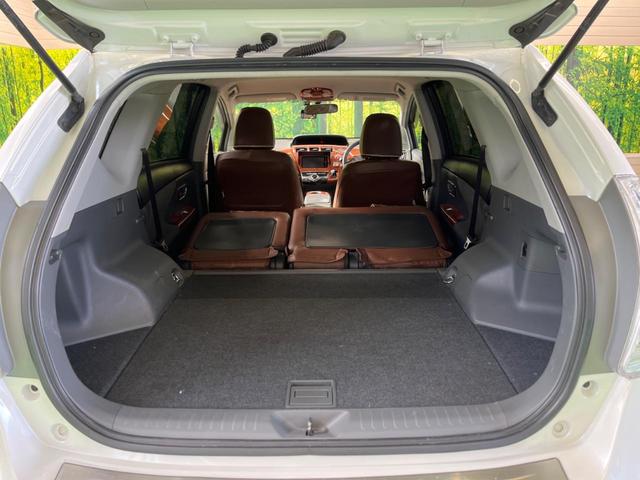 ���i�̂���������ʋ΁A���}���ɏ\���ȉ׎��X�y�[�X���m�ۂ��Ă���܂��B�Z�J���h�V�[�g��|���ƁA�傫�ȉו��̐ύڂ��\�ł���