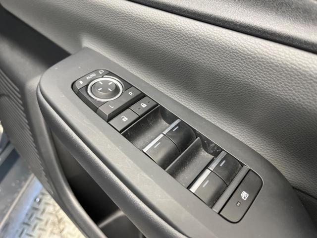 プリウス Ｚ　プラグインＨＶ　モデリスタエアロ　禁煙車　純正１２．３型ディスプレイＴＶ　パノラミックビューモニタ　セーフティセンス　ブラインドスポットモニタ　デジタルインナーミラー　電動バックドア　パワーシート（50枚目）