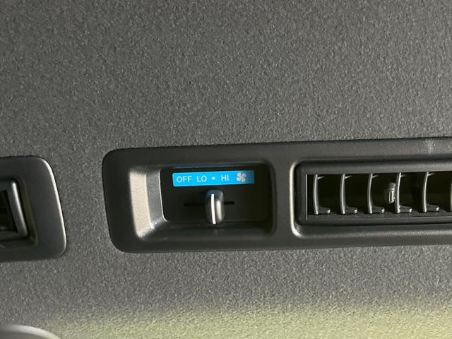 ハイエースバン スーパーＧＬ　ダークプライムＩＩ　ディーゼルターボ　禁煙　ＧＲフロントスポイラー　ＴＲＤショック　純正ナビフルセグ　パノラミックビューモニタ　セーフティセンス　ＬＥＤヘッド　スマートキー　デジタルインナーミラー　リアヒーター／クーラー（31枚目）