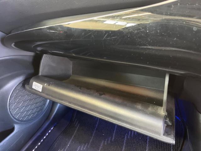 プリウス S ムーンルーフ 禁煙車 純正9型ナビTV バックカメラ ヴェルザンディ18インチAW セーフティセンス レーダークルーズ LEDヘッド LEDフォグ ETC Bluetooth 6スピーカー DVD再生(45枚目)