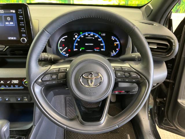 ヤリスクロス ハイブリッドＺ　アドベンチャー　禁煙車　純正８型ディスプレイ　パノラミックビューモニタ　セーフティセンス　ブラインドスポットモニタ　フルＬＥＤヘッド　純正１８インチＡＷ　ルーフレール　シートヒーター　パワーシート　ＥＴＣ（5枚目）