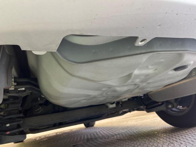 プリウス Ｓ　禁煙車　ナビフルセグ　バックカメラ　ＨＩＤヘッド　純正１５インチＡＷ　スマートキー　オートライト　オートエアコン　ＥＴＣ　６スピーカー　ステアリングリモコン　ＤＶＤ再生（51枚目）