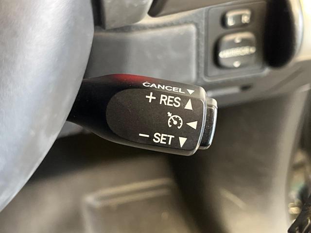 �y�N���[�Y�R���g���[���z�������H�����N���N���s�B�A�N�Z���𗣂��Ă���葬�x�ő��s���ł��A�������^�]���̕��S���y���I�����E�������ȒP�ȃX�C�b�`����Œ����ł��܂��B