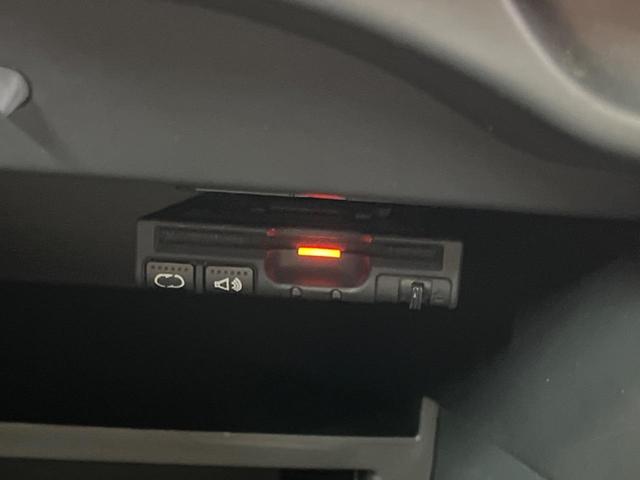 ノート ｅ－パワーニスモ　禁煙車　ナビフルセグ　インテリジェントエマージェンシーブレーキ　純正１６インチＡＷ　ＥＴＣ　Ｂｌｕｅｔｏｏｔｈ　専用スポーツシート　専用革／アルカンターラコンビステアリング　ＥＴＣ　Ｂｌｕｅｔｏｏｔｈ（8枚目）