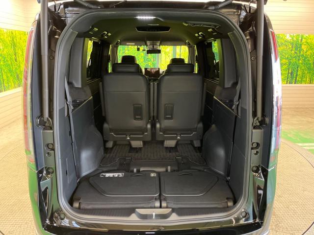 ���i�̂���������ʋ΁A���}���ɏ\���ȉ׎��X�y�[�X���m�ۂ��Ă���܂��B�Z�J���h�V�[�g��|���ƁA�傫�ȉו��̐ύڂ��\�ł���