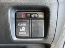 【パワースライドドア】スマートキーや運転席のスイッチでスライドドアの開閉が可能♪電動だから力を入れてドアを開ける必要が無く、小さいお子様でも、重い荷物を持っている時もラクに開け閉めできます♪