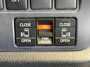 ヴォクシー Ｖ　７人乗　禁煙車　純正９型ナビＴＶ　純正１１型後席モニター　両側電動ドア　バックカメラ　ＬＥＤヘッド　ＢＡＤＸ１７インチＡＷ　クルーズコントロール　ＥＴＣ　スマートキー　デュアルオートエアコン（6枚目）