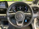 ヤリスクロス ハイブリッドＺ　２トーンカラー　禁煙車　純正８型ナビ　パノラミックビューモニタ　黒内装　セーフティセンス　ブラインドスポットモニタ　フルＬＥＤヘッド　純正１８インチＡＷ　半革シート　パワーシート　シートヒーター（5枚目）