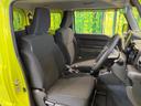 ジムニー ＸＣ　４ＷＤ　禁煙車　セーフティサポート　２トーンカラー　クルーズコントロール　ＬＥＤヘッド　シートヒーター　クリアランスソナー　スマートキー　オートマチックハイビーム　純正革巻ハンドル　純正１６インチＡＷ（8枚目）